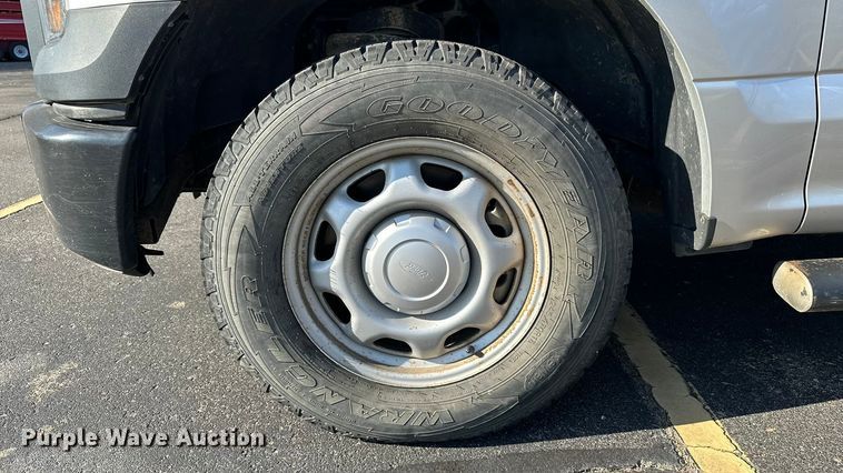 image for item DF8642 2016 Ford F150 XL SuperCab pickup truck