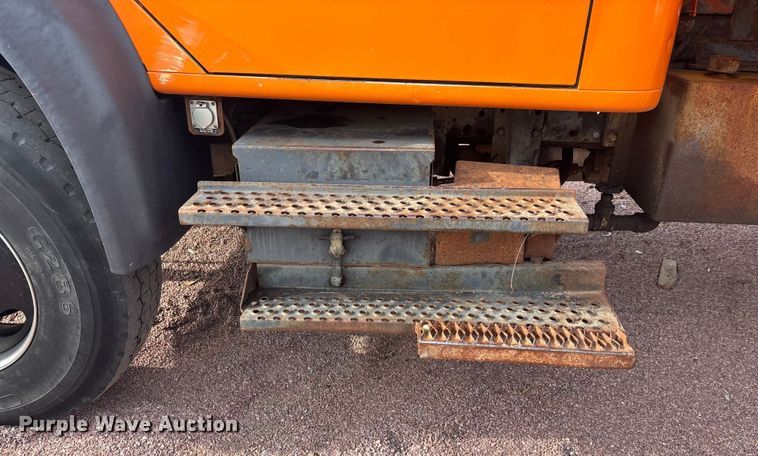 image for item DK0217 1992 International 4700 dump truck