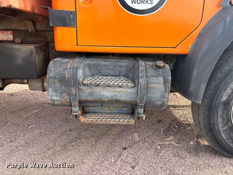 image for item DK0217 1992 International 4700 dump truck