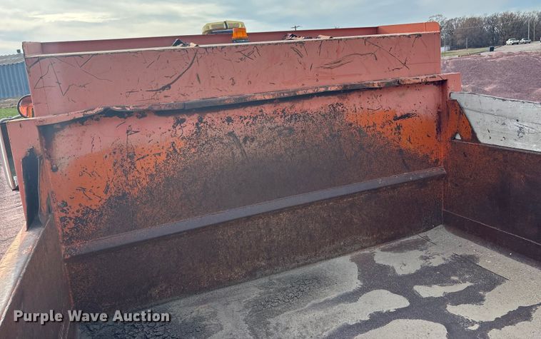 image for item DK0217 1992 International 4700 dump truck