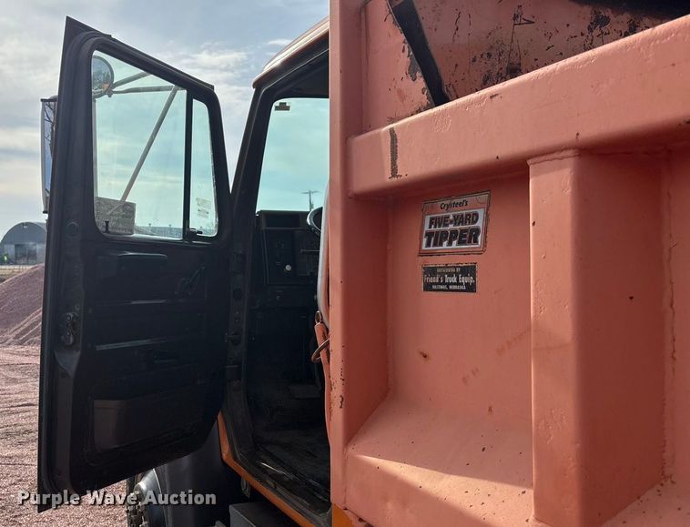 image for item DK0217 1992 International 4700 dump truck