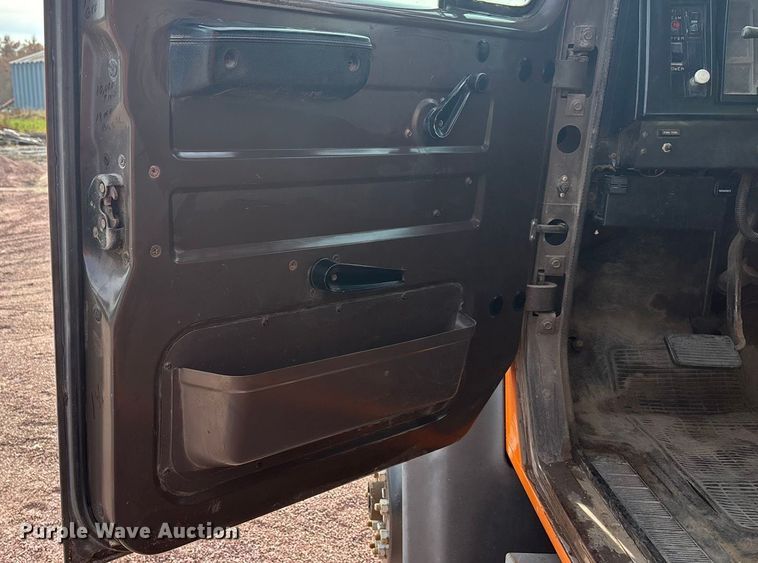 image for item DK0217 1992 International 4700 dump truck