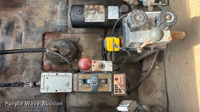 image for item DK0217 1992 International 4700 dump truck