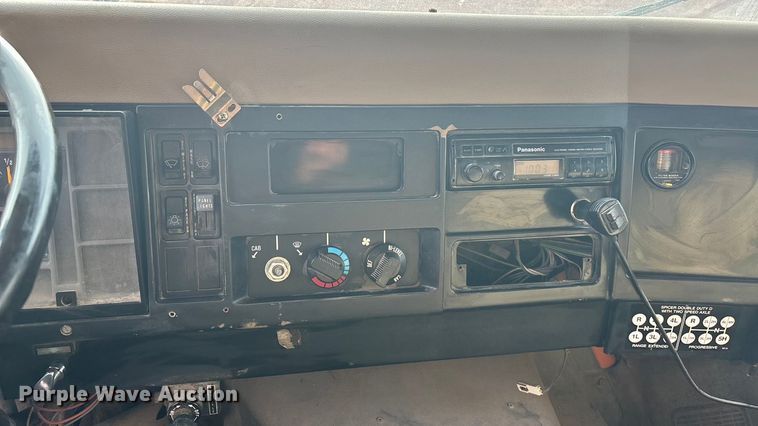 image for item DK0217 1992 International 4700 dump truck