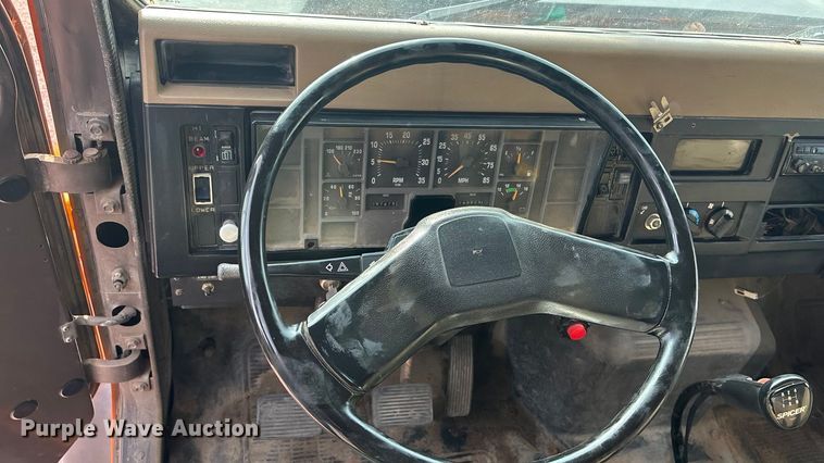 image for item DK0217 1992 International 4700 dump truck