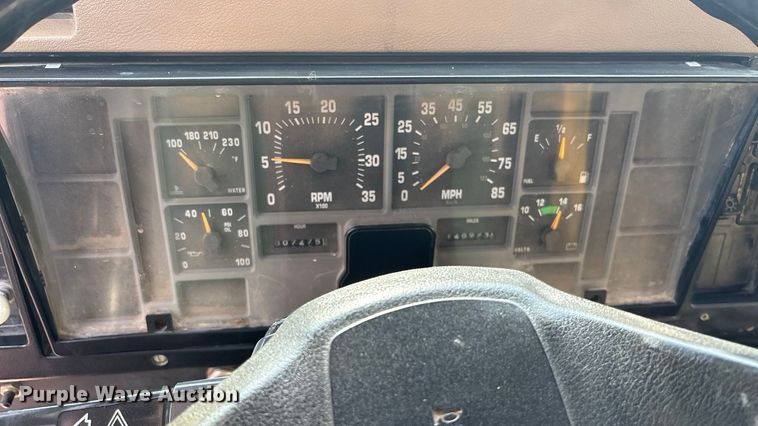 image for item DK0217 1992 International 4700 dump truck