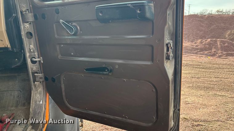 image for item DK0217 1992 International 4700 dump truck