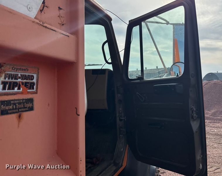 image for item DK0217 1992 International 4700 dump truck