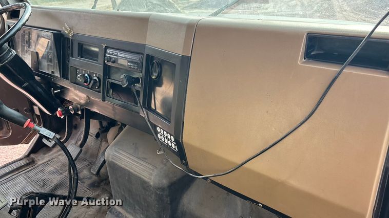 image for item DK0217 1992 International 4700 dump truck