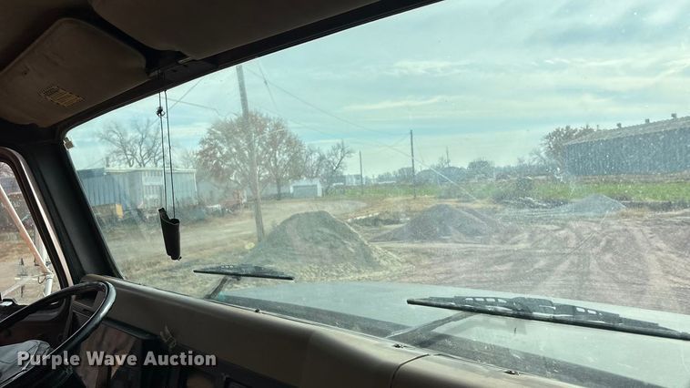 image for item DK0217 1992 International 4700 dump truck