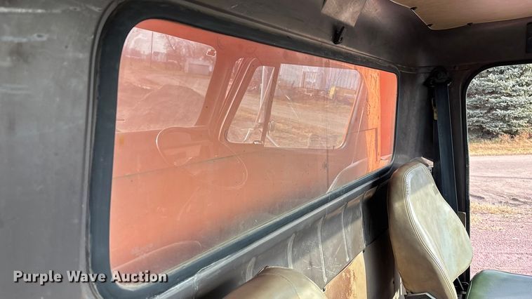 image for item DK0217 1992 International 4700 dump truck