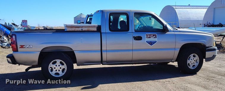 image for item DP5155 2003 Chevrolet Silverado 1500 Ext. Cab pickup truck