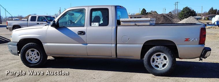 image for item DP5155 2003 Chevrolet Silverado 1500 Ext. Cab pickup truck