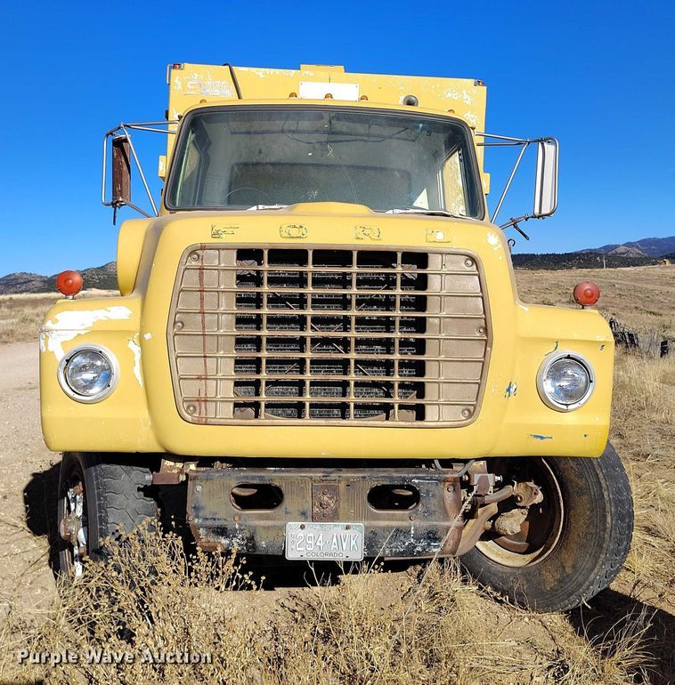 image for item DP5163 1974 Ford LN800 refuse truck