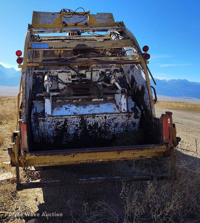 image for item DP5163 1974 Ford LN800 refuse truck