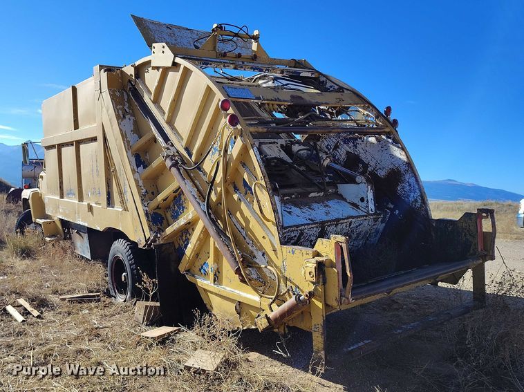 image for item DP5163 1974 Ford LN800 refuse truck