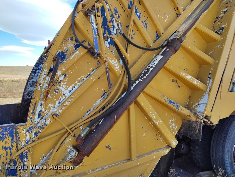 image for item DP5163 1974 Ford LN800 refuse truck