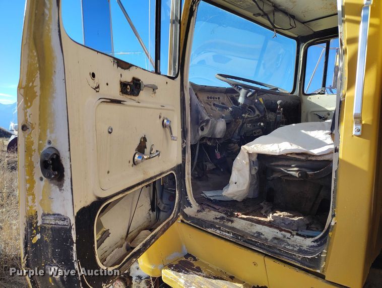 image for item DP5163 1974 Ford LN800 refuse truck