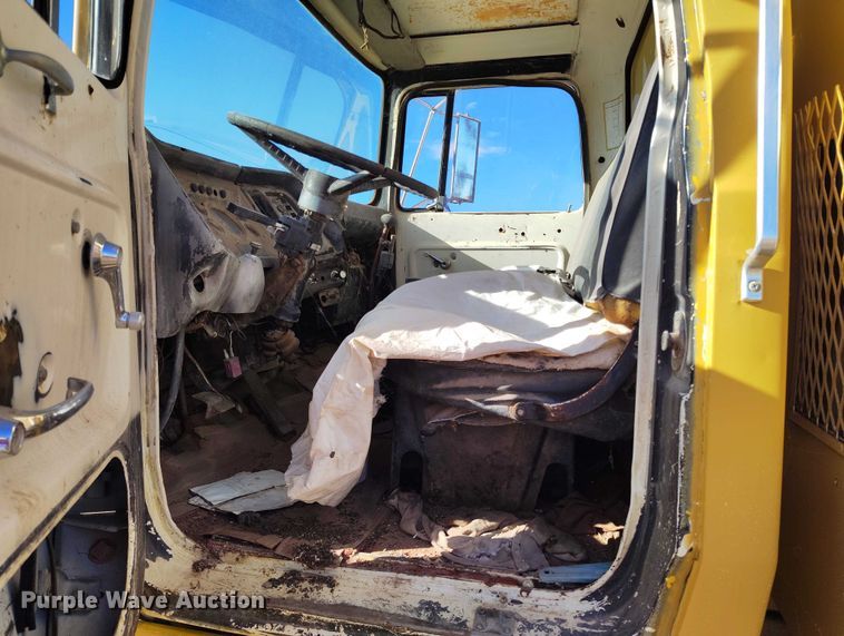 image for item DP5163 1974 Ford LN800 refuse truck