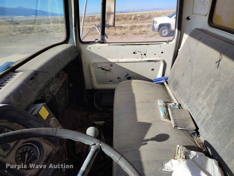 image for item DP5163 1974 Ford LN800 refuse truck