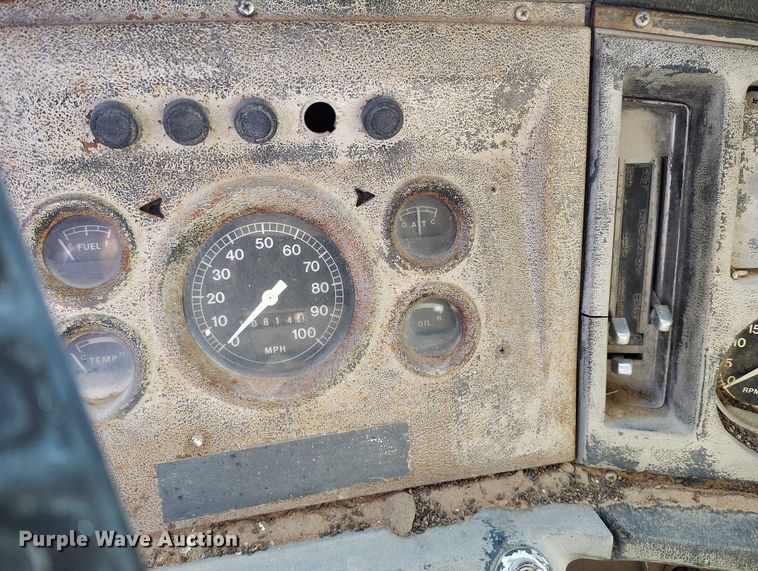 image for item DP5163 1974 Ford LN800 refuse truck