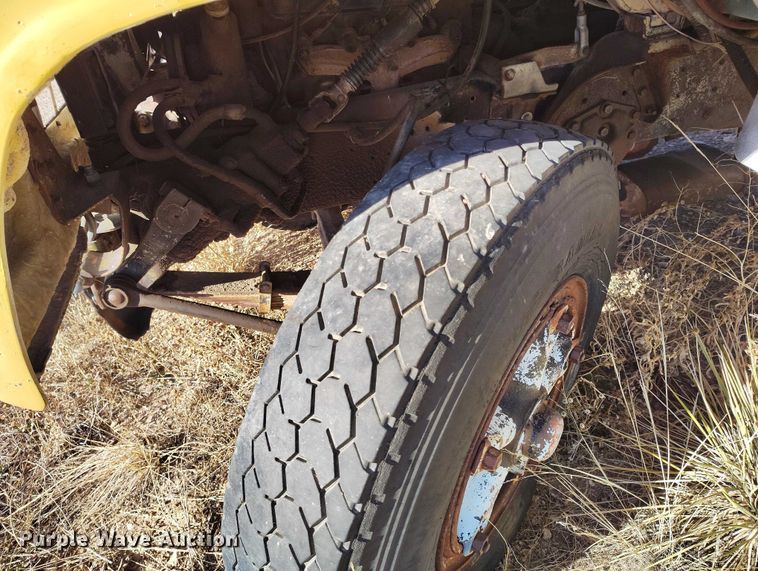 image for item DP5163 1974 Ford LN800 refuse truck