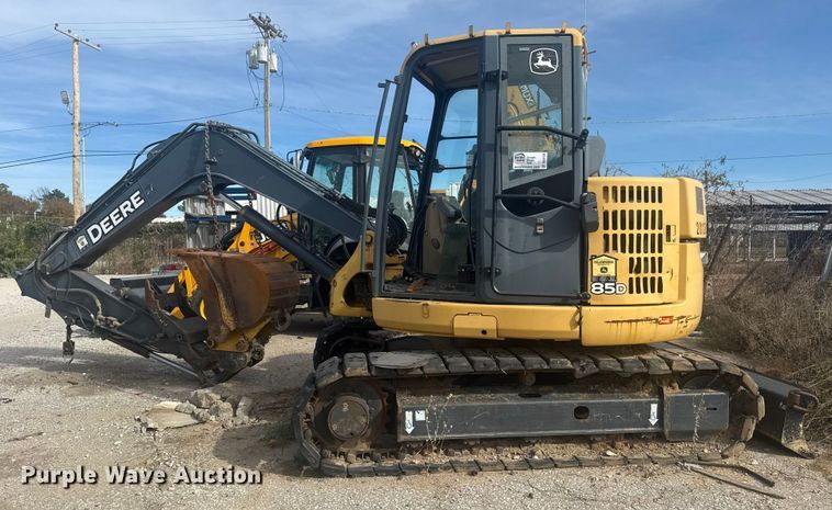 image for item DQ4124 2013 John Deere 85D mini excavator