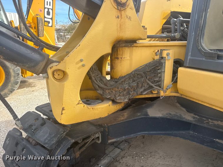 image for item DQ4124 2013 John Deere 85D mini excavator