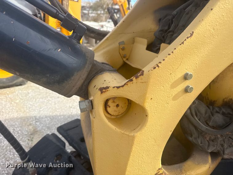 image for item DQ4124 2013 John Deere 85D mini excavator