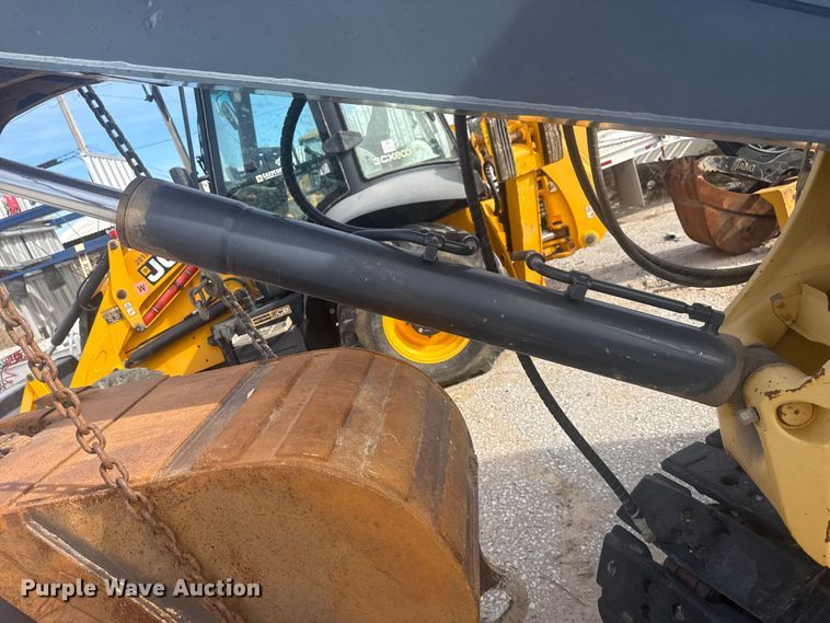 image for item DQ4124 2013 John Deere 85D mini excavator