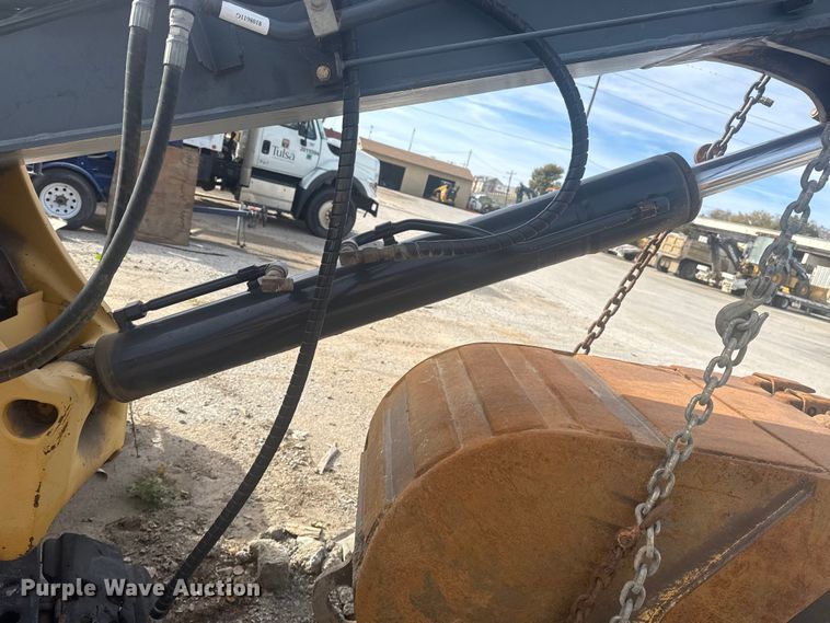 image for item DQ4124 2013 John Deere 85D mini excavator