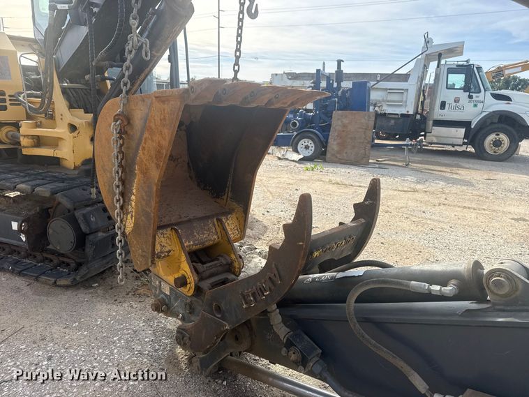 image for item DQ4124 2013 John Deere 85D mini excavator