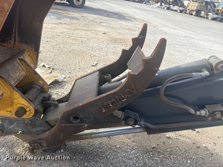 image for item DQ4124 2013 John Deere 85D mini excavator