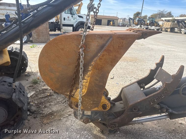 image for item DQ4124 2013 John Deere 85D mini excavator