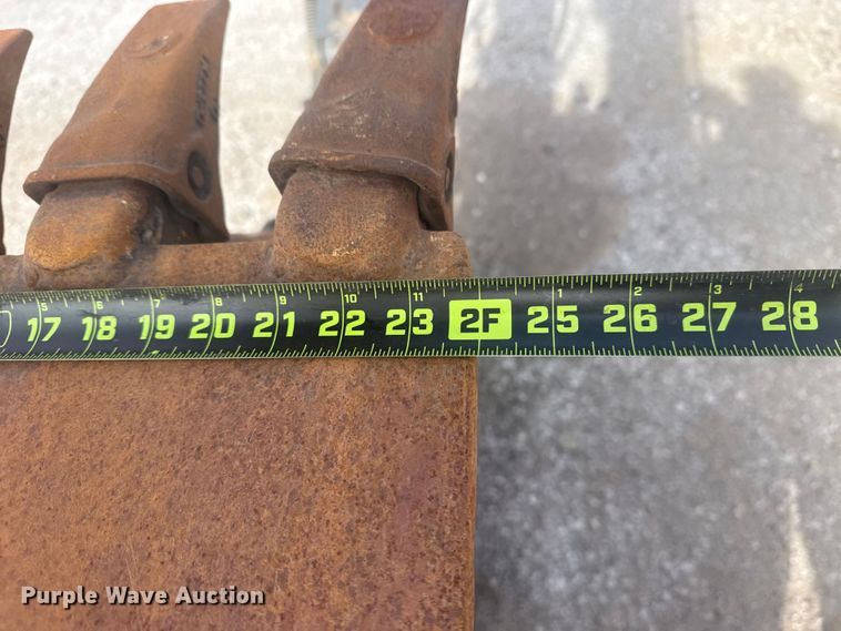 image for item DQ4124 2013 John Deere 85D mini excavator