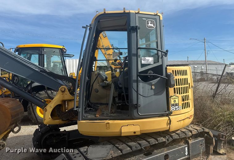 image for item DQ4124 2013 John Deere 85D mini excavator