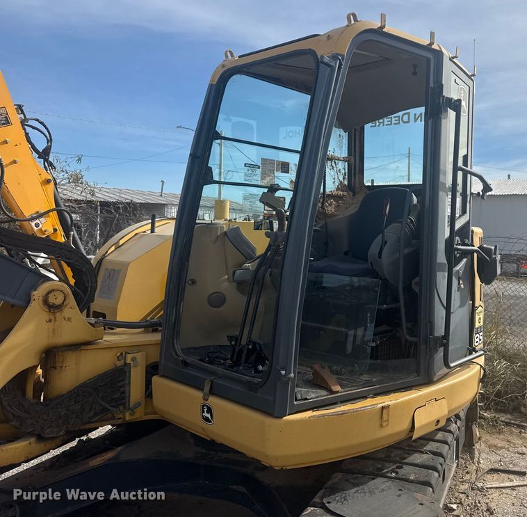 image for item DQ4124 2013 John Deere 85D mini excavator