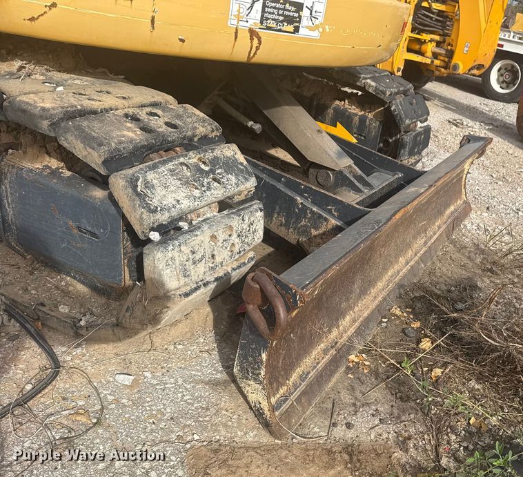 image for item DQ4124 2013 John Deere 85D mini excavator