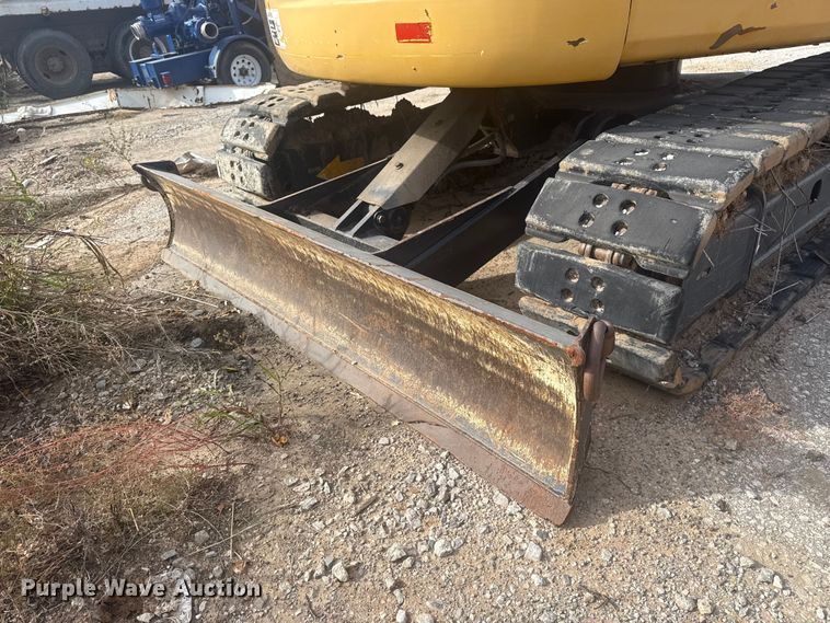 image for item DQ4124 2013 John Deere 85D mini excavator