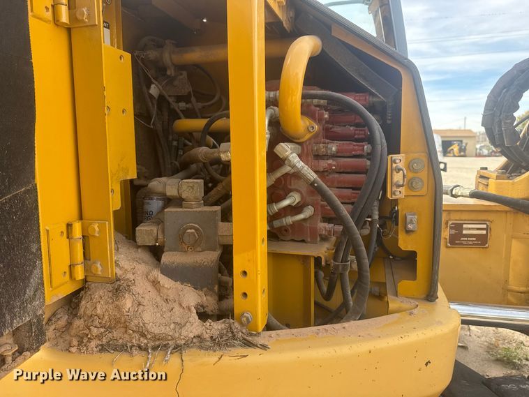 image for item DQ4124 2013 John Deere 85D mini excavator