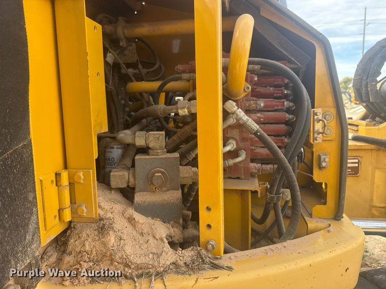 image for item DQ4124 2013 John Deere 85D mini excavator