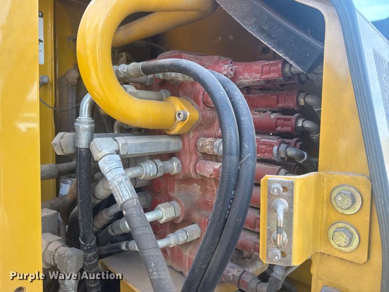 image for item DQ4124 2013 John Deere 85D mini excavator