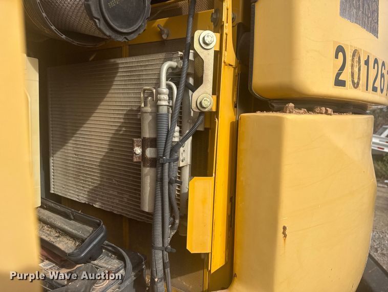 image for item DQ4124 2013 John Deere 85D mini excavator