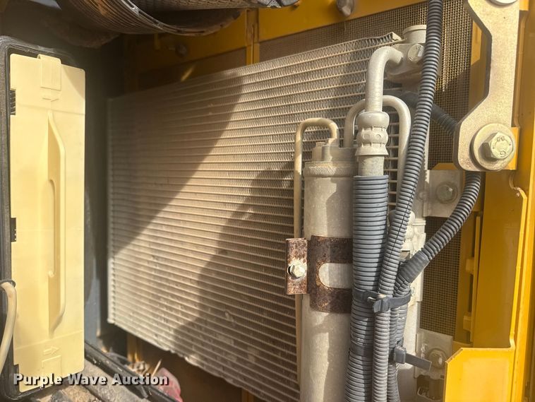 image for item DQ4124 2013 John Deere 85D mini excavator