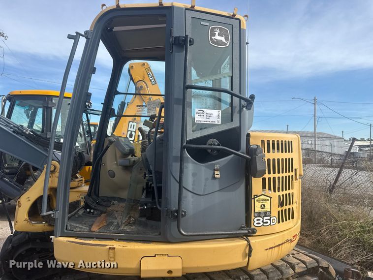 image for item DQ4124 2013 John Deere 85D mini excavator
