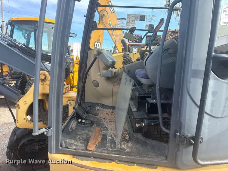 image for item DQ4124 2013 John Deere 85D mini excavator