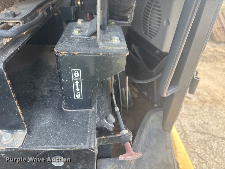 image for item DQ4124 2013 John Deere 85D mini excavator