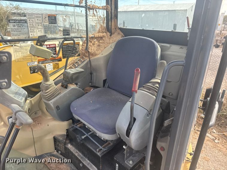 image for item DQ4124 2013 John Deere 85D mini excavator