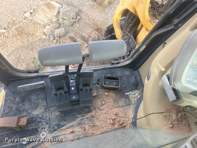 image for item DQ4124 2013 John Deere 85D mini excavator