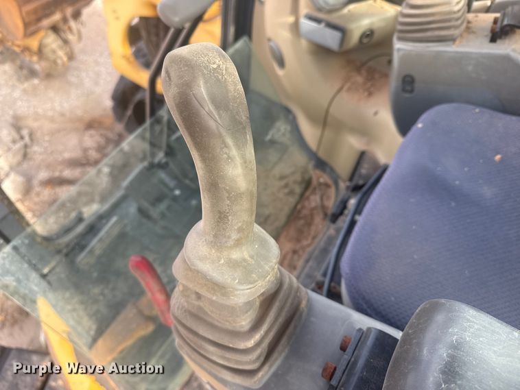 image for item DQ4124 2013 John Deere 85D mini excavator